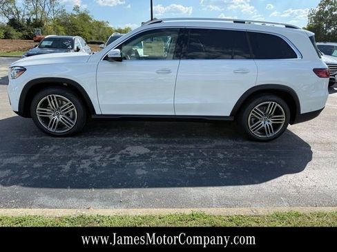 Used 2026 Mercedes-Benz GLS 450 4MATIC image 9