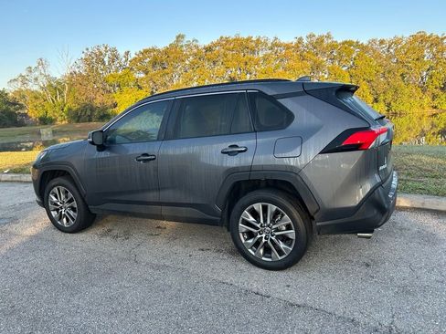 Used 2022 Toyota RAV4 XLE Premium image 3