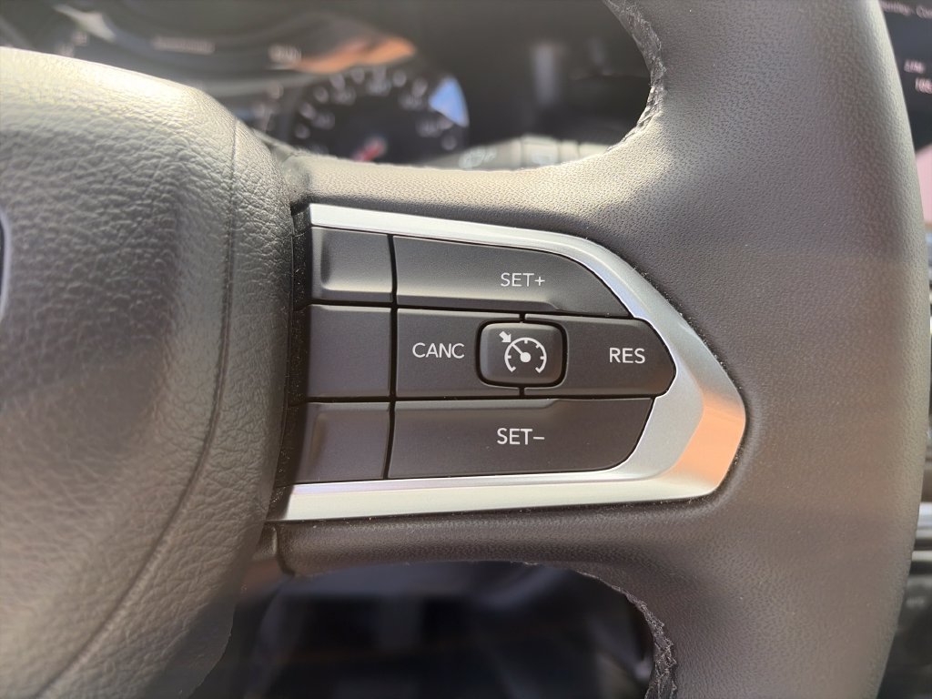 Used 2024 Jeep Compass Latitude w/ Convenience Group AWD/4WD image 33
