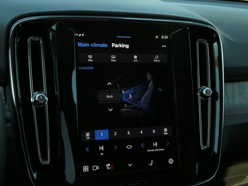 Used 2024 Volvo XC40 B5 Plus image 15