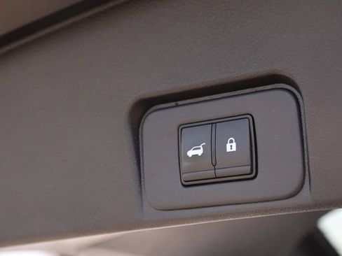 Used 2025 Nissan Rogue SV AWD/4WD image 8