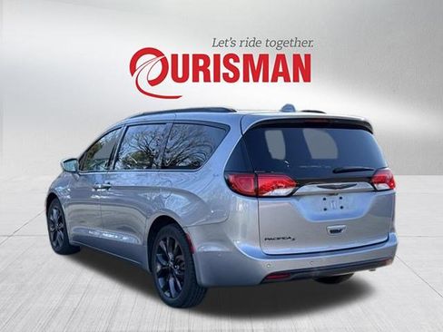 Used 2020 Chrysler Pacifica Touring-L w/ Advanced Safetytec Group image 4