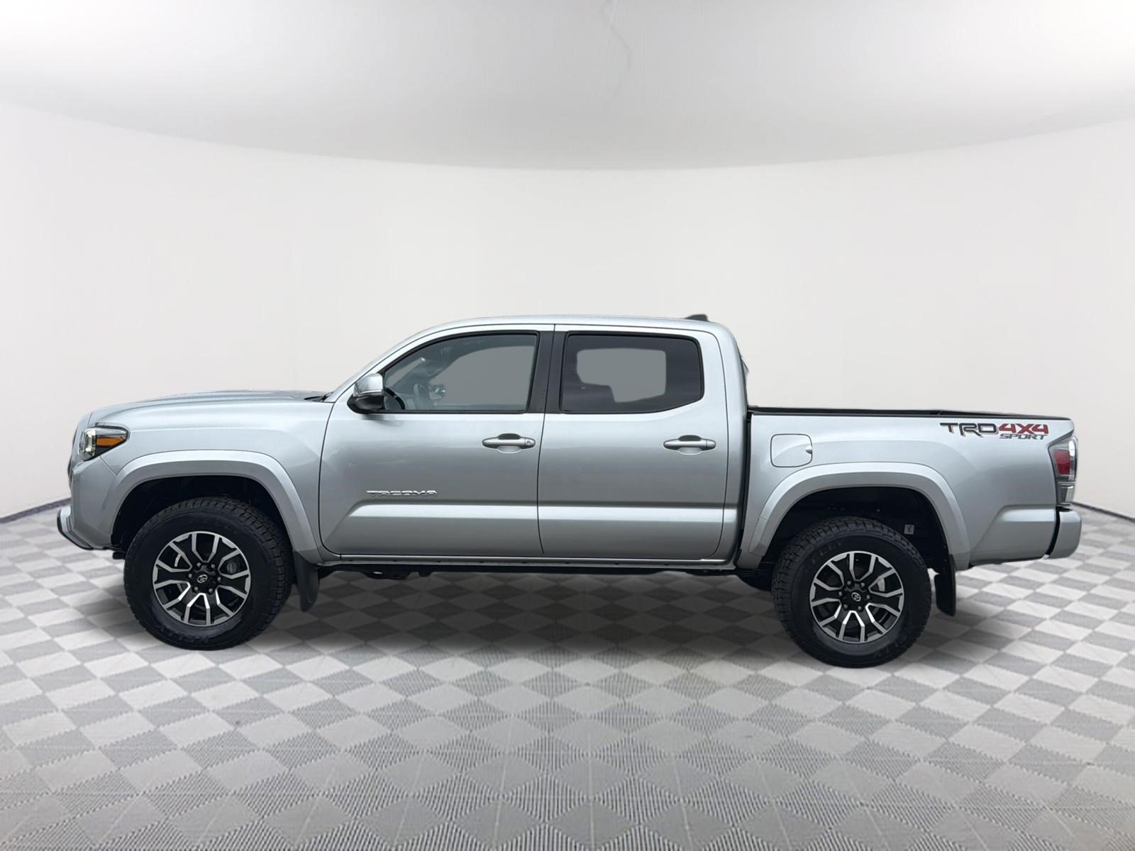 Used 2022 Toyota Tacoma TRD Sport w/ TRD Premium Sport Package AWD/4WD image 9