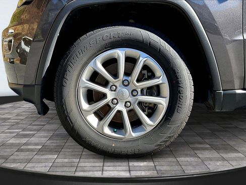 Certified 2021 Jeep Grand Cherokee Laredo X image 9