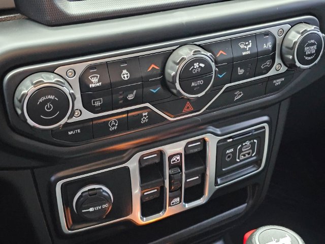 Used 2020 Jeep Wrangler Unlimited Sahara AWD/4WD image 32