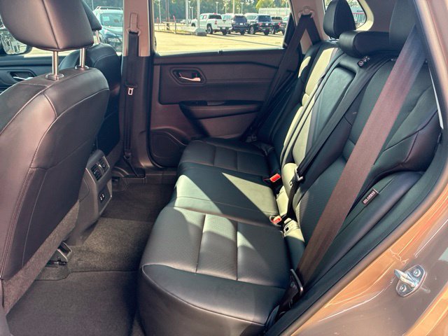 Used 2024 Nissan Rogue SV w/ SV Premium Package FWD image 15