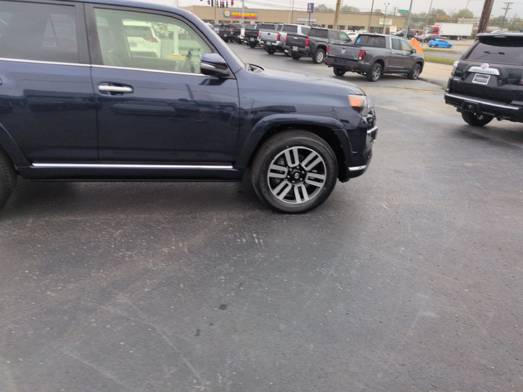 Used 2022 Toyota 4Runner Limited AWD/4WD image 6