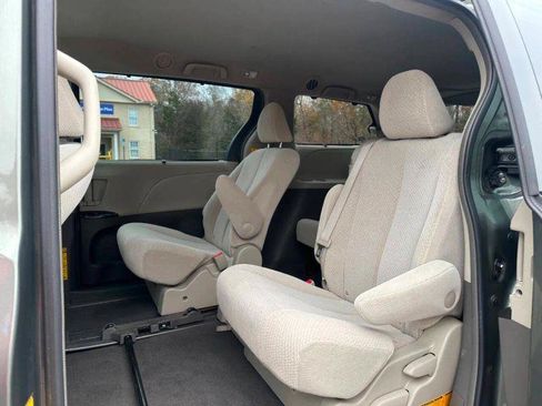 Used 2011 Toyota Sienna LE w/ Towing Pkg FWD image 17