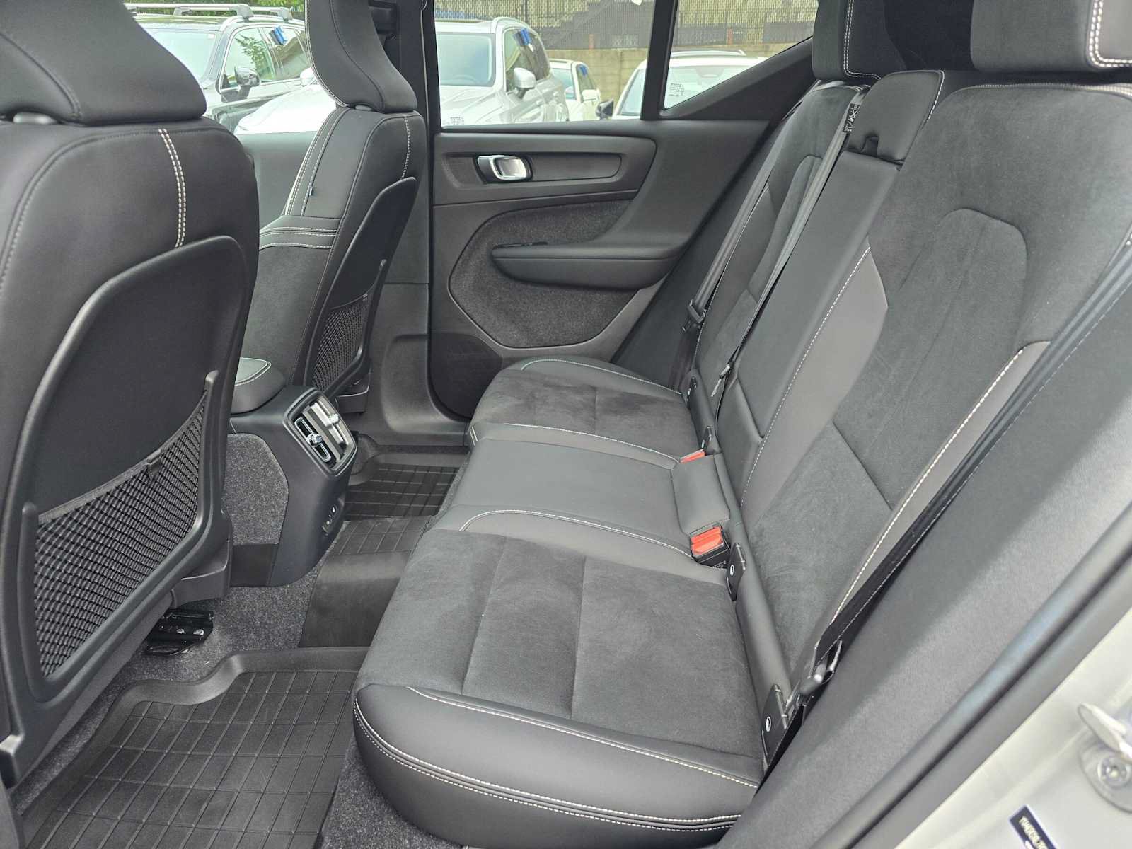 Used 2024 Volvo XC40 Recharge Plus w/ Protection Package Premier AWD/4WD image 18