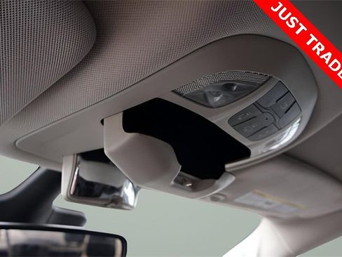 Used 2024 Chrysler Pacifica Touring-L image 35