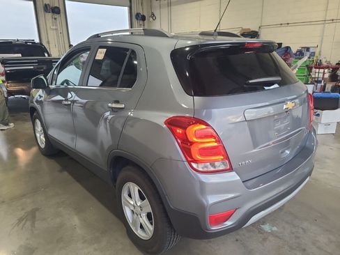 Used 2019 Chevrolet Trax LT w/ LT Convenience Package FWD image 3