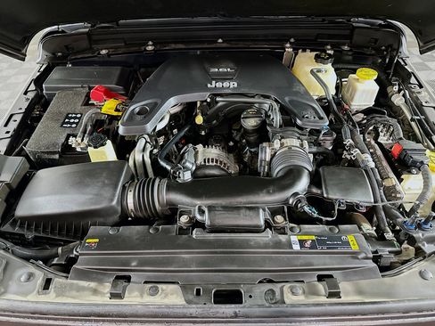 Used 2021 Jeep Gladiator Sport AWD/4WD image 30