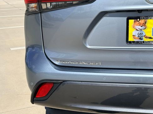 Used 2023 Toyota Highlander Limited image 11