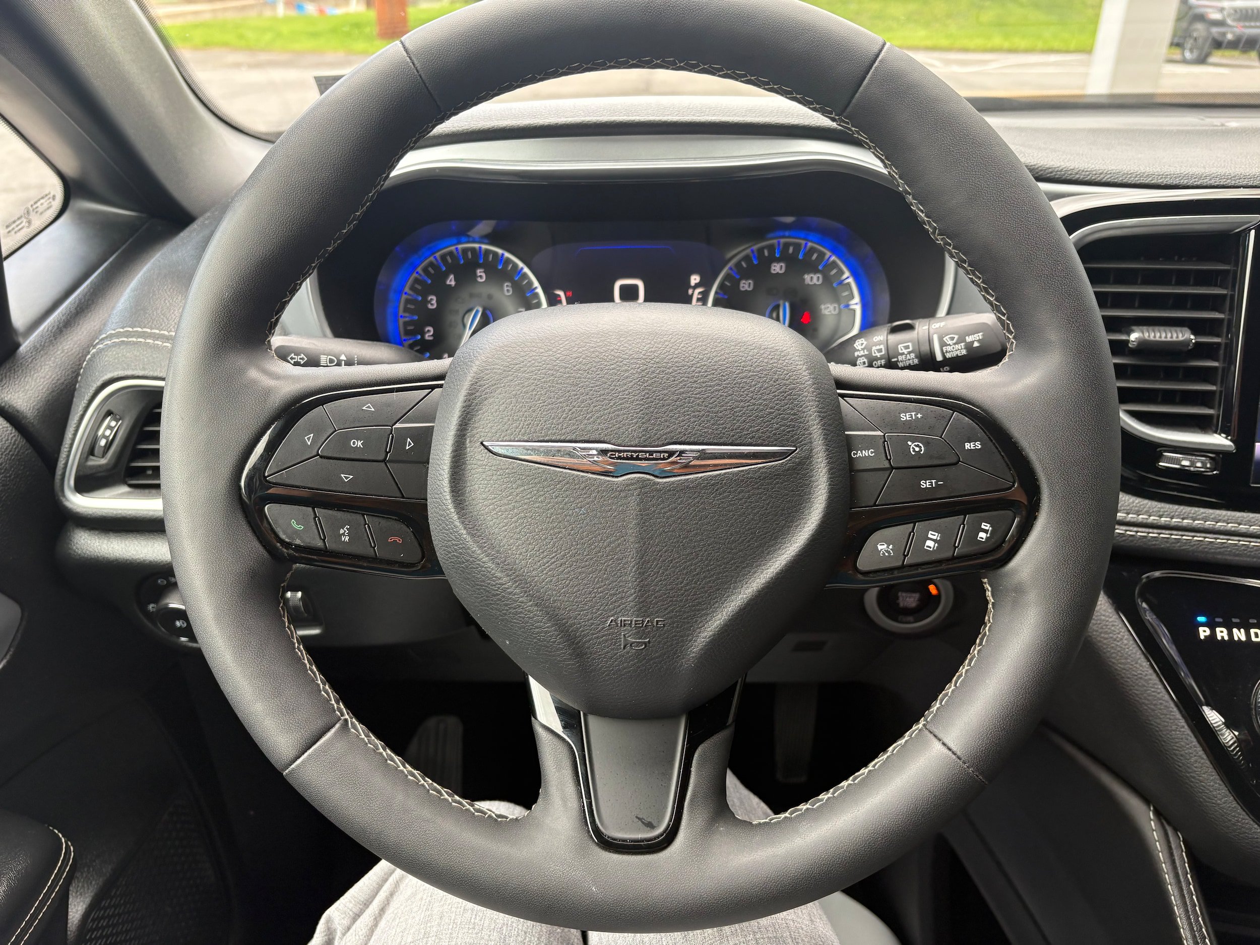 Certified 2025 Chrysler Pacifica Limited FWD image 18