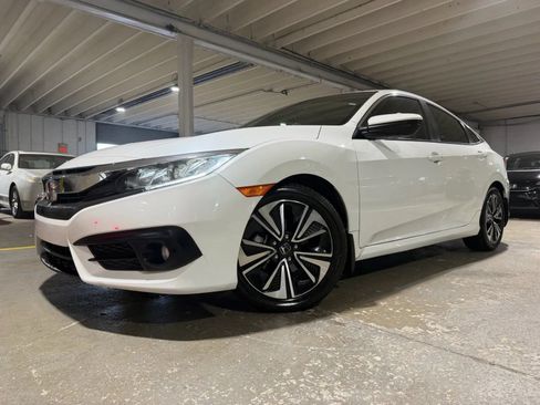 Used 2018 Honda Civic EX-L image 2
