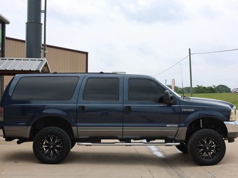 Used 2003 Ford Excursion XLT AWD/4WD image 2