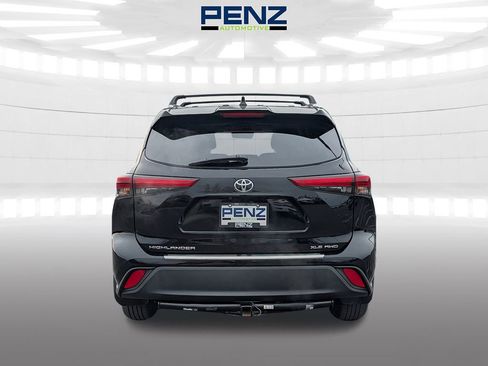Used 2023 Toyota Highlander XLE image 6