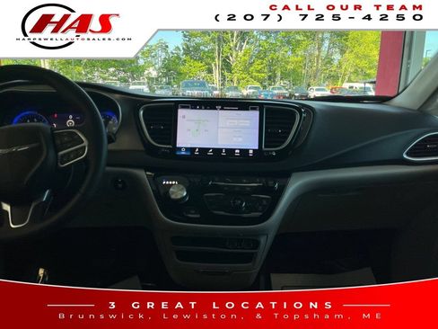 Used 2023 Chrysler Pacifica Touring-L FWD image 18