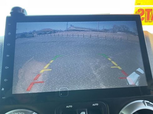 Used 2017 Jeep Wrangler Unlimited Sahara image 13