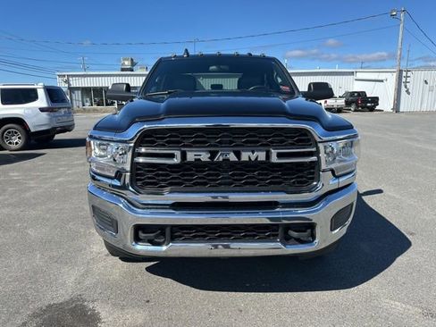 Used 2022 RAM 2500 Tradesman w/ Chrome Appearance Group AWD/4WD image 2