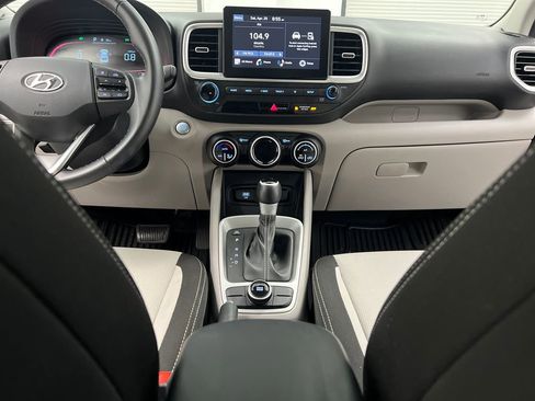 Used 2025 Hyundai Venue SEL FWD image 36