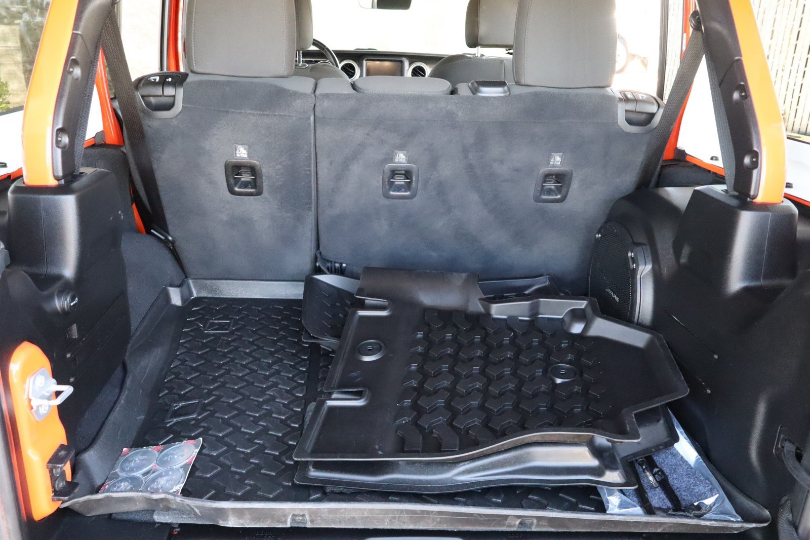 Used 2019 Jeep Wrangler Unlimited Sahara w/ Uconnect 4C Nav & Sound Group AWD/4WD image 39