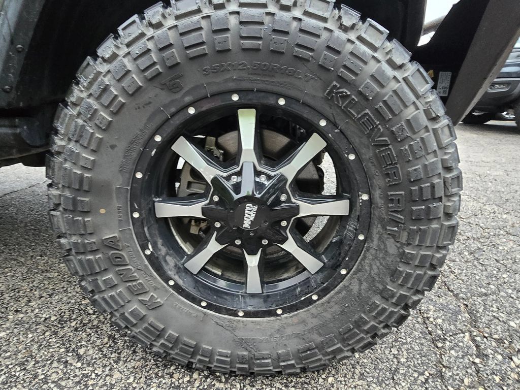 Used 2018 Jeep Wrangler Unlimited Sahara w/ Cold Weather Group AWD/4WD image 19