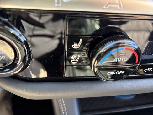 New 2026 Nissan Pathfinder Platinum w/ Accent Package image 11