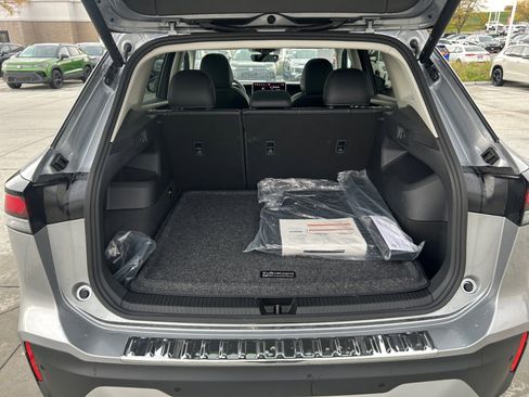 New 2025 Volkswagen Tiguan SE image 4