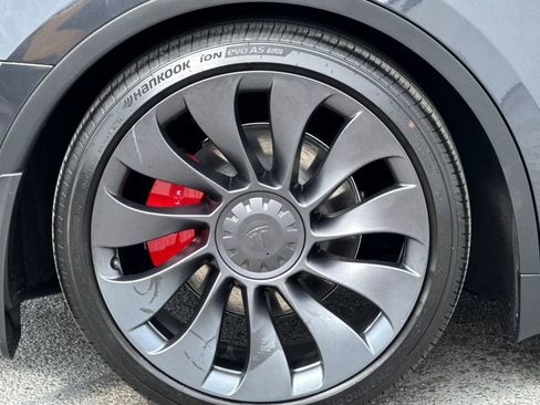 Used 2025 Tesla Model Y Performance image 24