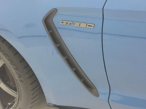Used 2019 Ford Mustang Shelby GT350 w/ Technology Package RWD image 8
