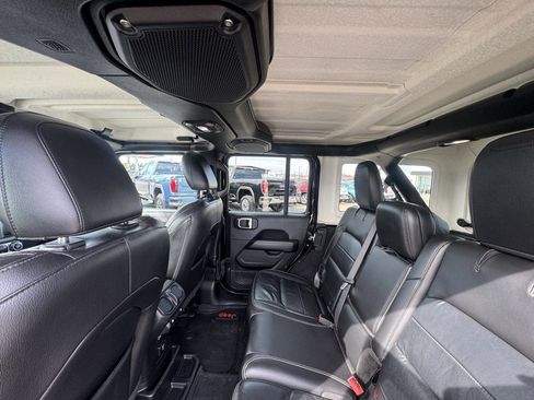 Used 2018 Jeep Wrangler Unlimited Sahara image 2
