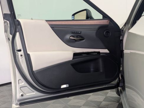 Used 2023 Lexus ES 300h w/ Premium Package image 21