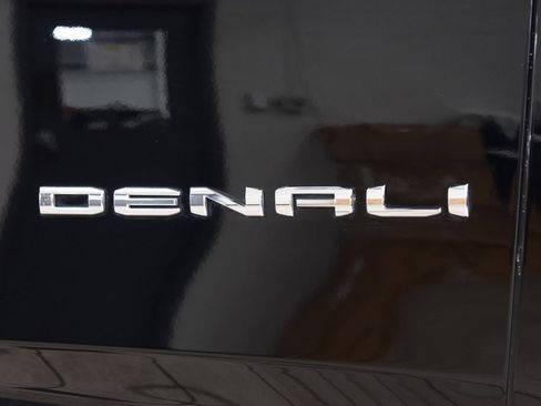 Used 2024 GMC Yukon XL Denali w/ Max Trailering Package image 17