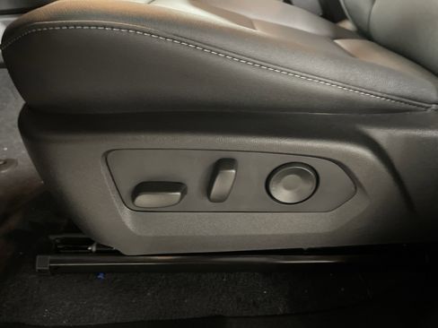 New 2025 GMC Canyon Elevation w/ Convenience Package image 13