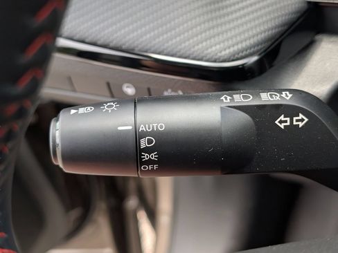 Used 2025 Nissan Kicks SR FWD image 24