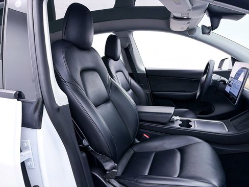 Used 2021 Tesla Model Y 2WD image 30