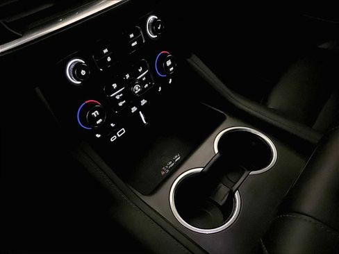 Used 2024 Chevrolet Suburban Z71 image 20