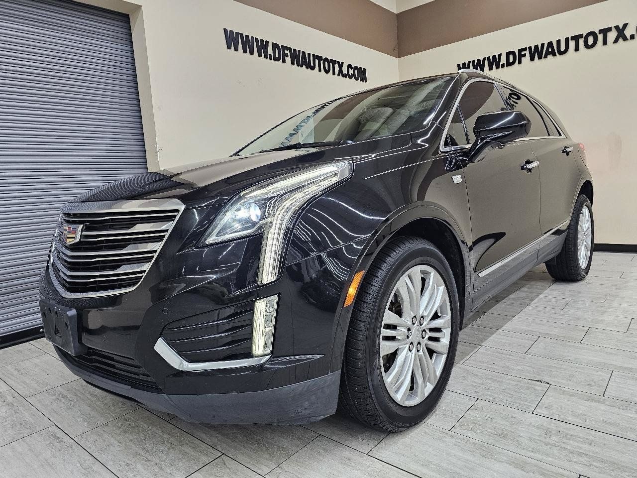 Used 2017 Cadillac XT5 Premium Luxury w/ LPO, Wheel Lock Package FWD image 2
