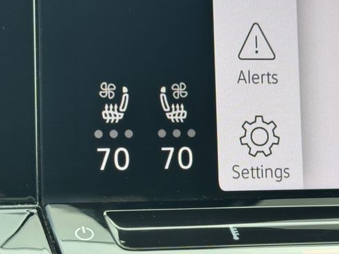 Used 2025 Volkswagen Atlas SE image 14