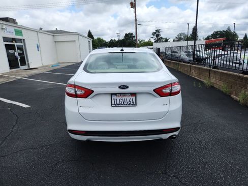 Used 2015 Ford Fusion SE FWD image 4