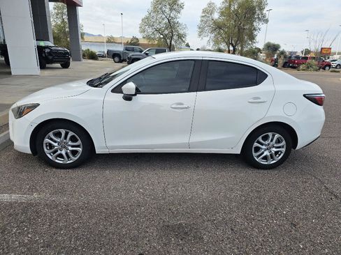 Used 2018 Toyota Yaris iA image 2