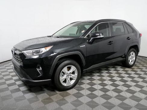 Used 2021 Toyota RAV4 XLE w/ Convenience Package image 25