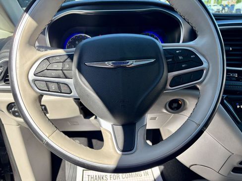 Used 2020 Chrysler Pacifica Limited FWD image 33