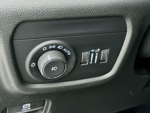 Certified 2025 Jeep Grand Cherokee Limited image 17