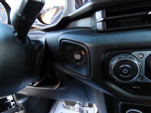 Used 2025 Jeep Gladiator Sport image 29