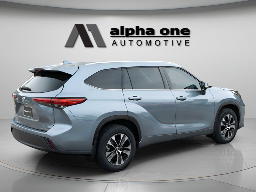 Used 2020 Toyota Highlander XLE AWD/4WD image 7