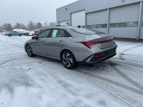 Used 2025 Hyundai Elantra SEL image 13