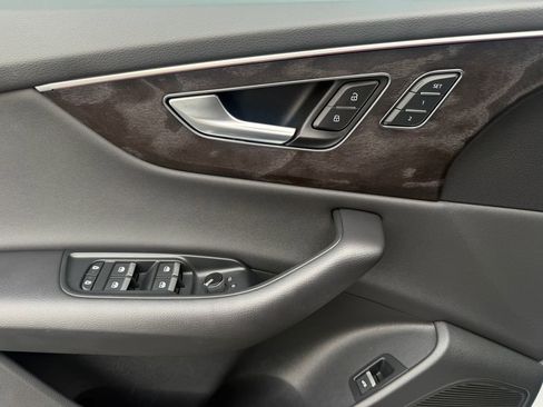 Used 2021 Audi Q8 Prestige w/ Prestige Package image 21