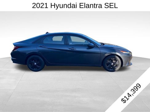 Used 2021 Hyundai Elantra SEL image 2
